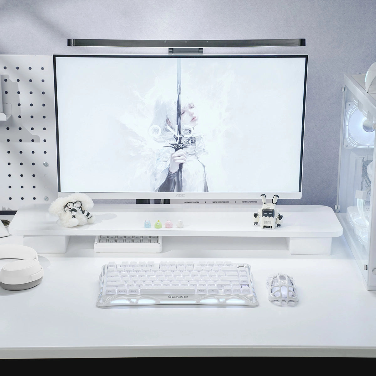 GravaStar Pro Gaming Set Opaline White desktop setup perspective view featuring Mercury K1 Opaline White mechanical keyboard and Mercury M2 magnesium gaming mouse on a clean white desk.