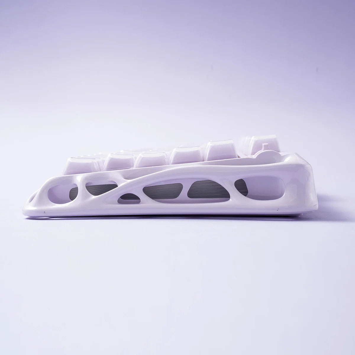 GravaStar Mercury K1 Lavender Purple 75% gaming keyboard side view – Highlighting hollowed aluminum alloy chassis, 5-layer PORON sound dampening, and ergonomic profile, perfect paired with GravaStar M1 Pro Lavender Purple mouse.