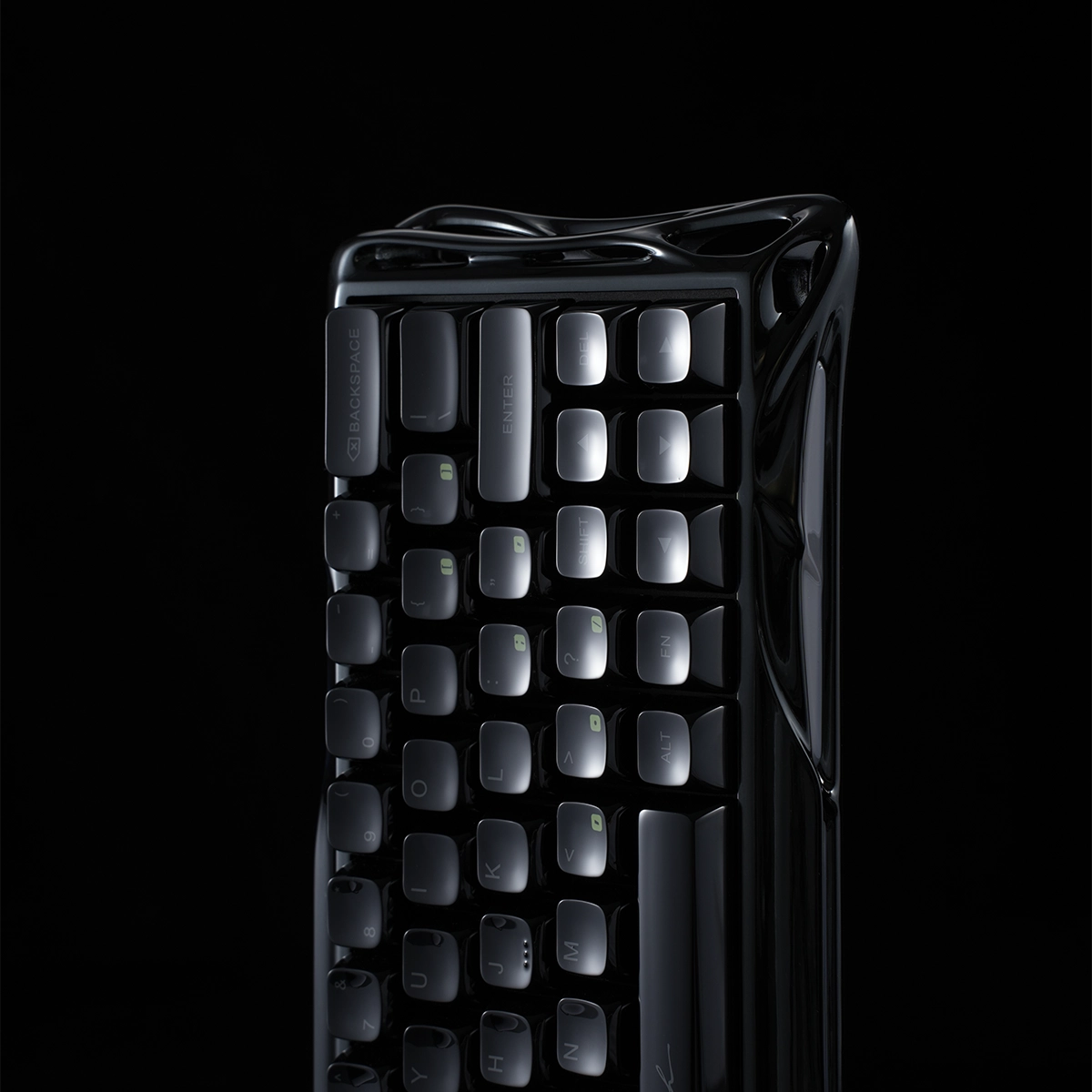 Mercury V60 Ultra - Obsidian Black