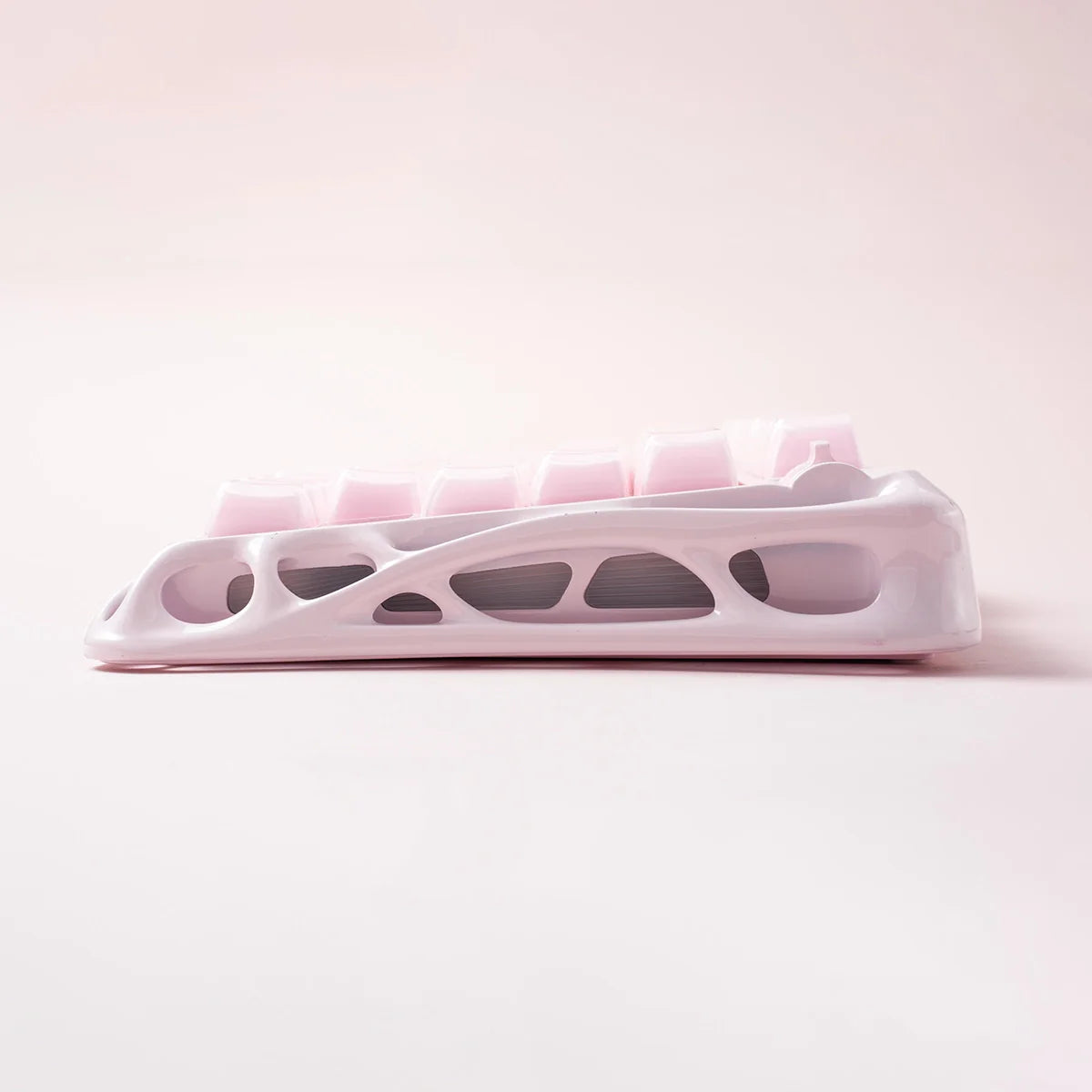 GravaStar Mercury K1 Special Edition Sakura Pink – Side profile view showing aluminum alloy exoskeleton frame, ergonomic incline design, hot-swap linear switches, and PBT keycaps.
