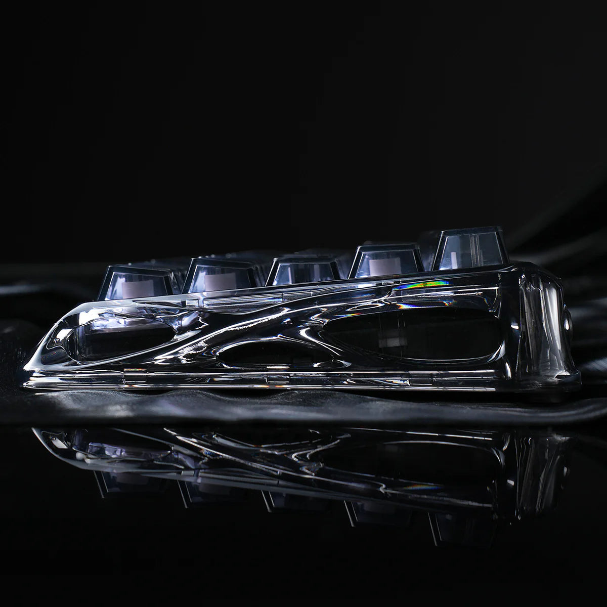 GravaStar Mercury V60 Onyx Crystal 60% transparent magnetic gaming keyboard side profile macro view – Showcasing crystal-clear Onyx PC chassis, geometric design, and internal acoustic structure.