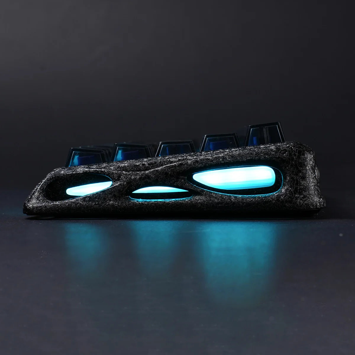 GravaStar Mercury V60 Pro Special Edition Cyber Frost Black – Close-up side profile displaying tactical carbon texture aluminum frame, dynamic ice blue dual-zone RGB ambient lighting, True 8kHz polling rate, and 0.125ms latency for FPS esports.